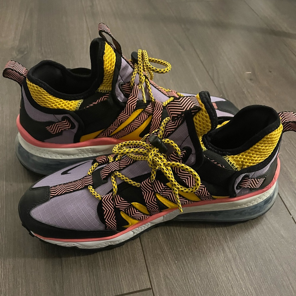 Men’s Nike shoes in a size 9.5. - Picture 3 of 3
